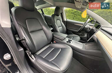 Седан Tesla Model 3 2022 в 