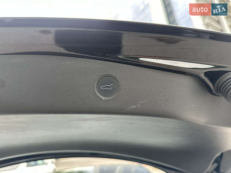Седан Tesla Model 3 2022 в Києві