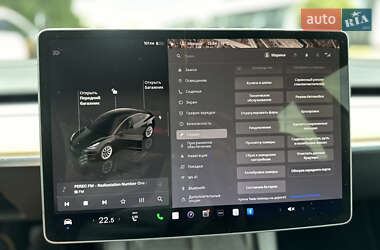 Седан Tesla Model 3 2022 в 