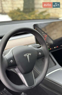 Седан Tesla Model 3 2022 в 