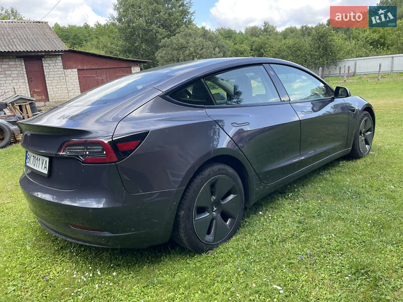 Седан Tesla Model 3 2021 в Ровно