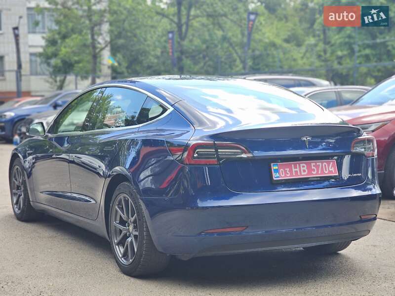 Седан Tesla Model 3 2018 в Львове
