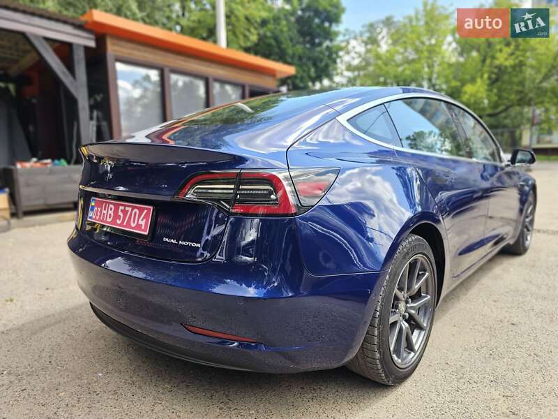 Седан Tesla Model 3 2018 в Львове