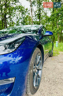 Седан Tesla Model 3 2022 в 