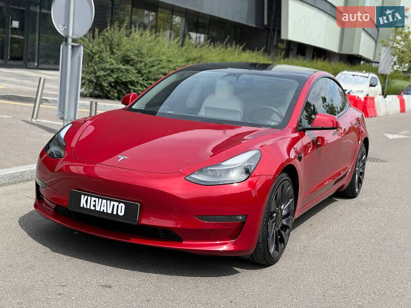 Седан Tesla Model 3 2021 в Киеве