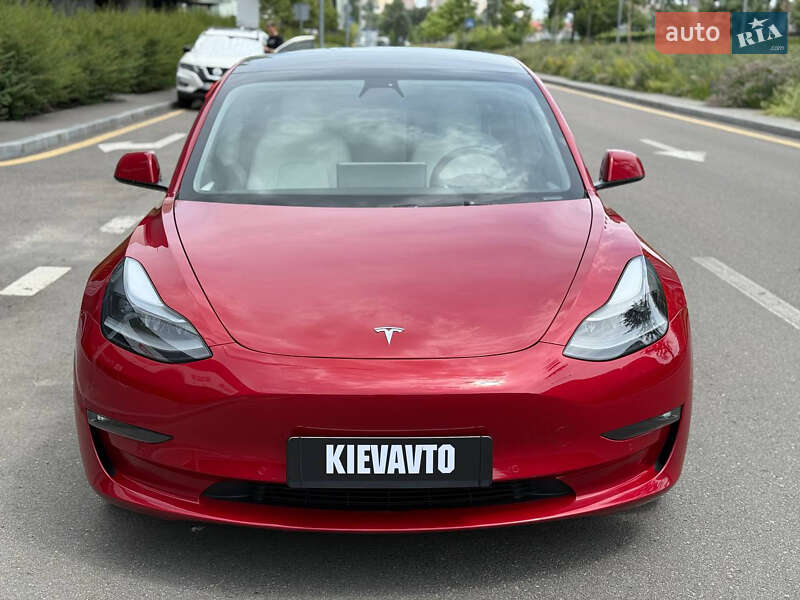 Седан Tesla Model 3 2021 в Киеве