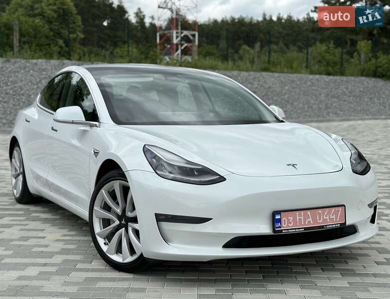 Седан Tesla Model 3 2019 в Львове