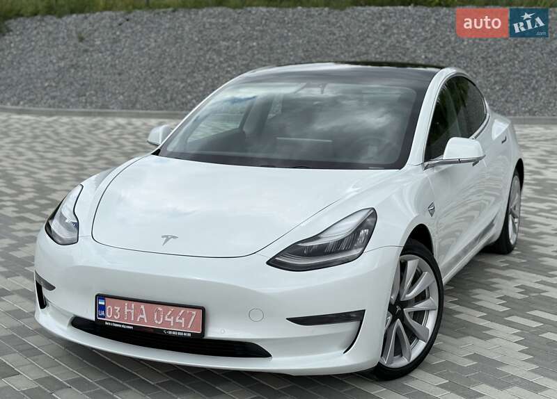 Седан Tesla Model 3 2019 в Львове