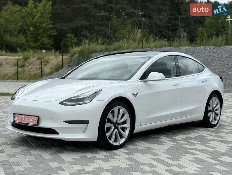 Седан Tesla Model 3 2019 в Львове