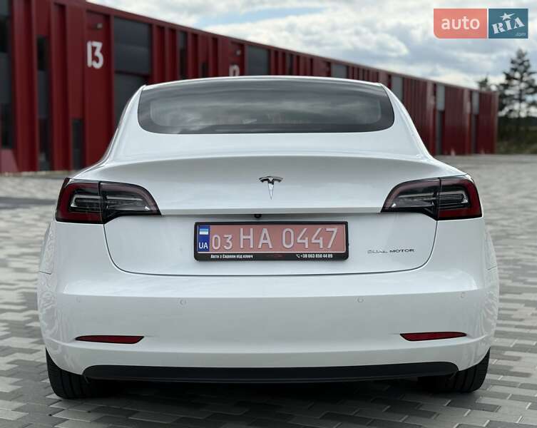 Седан Tesla Model 3 2019 в Львове