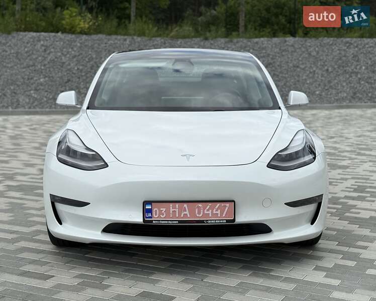 Седан Tesla Model 3 2019 в Львове