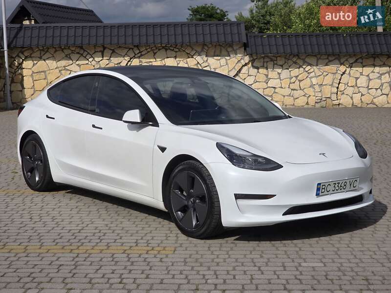 Седан Tesla Model 3 2021 в Львові