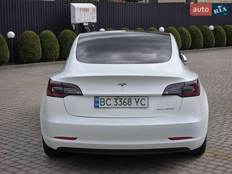 Седан Tesla Model 3 2021 в Львові