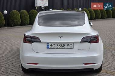 Седан Tesla Model 3 2021 в 