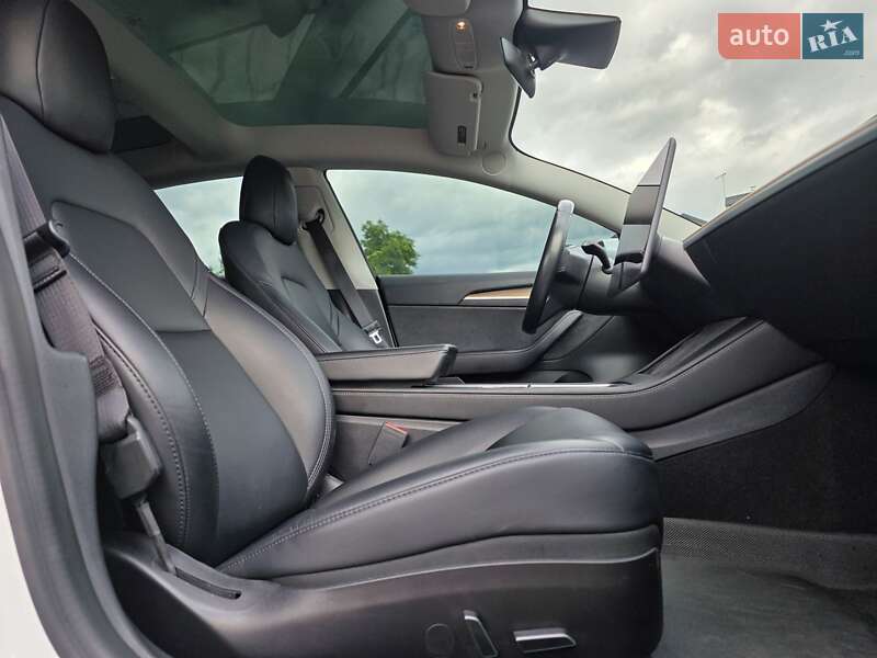 Седан Tesla Model 3 2021 в Львові