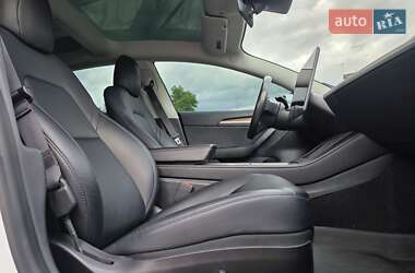 Седан Tesla Model 3 2021 в 