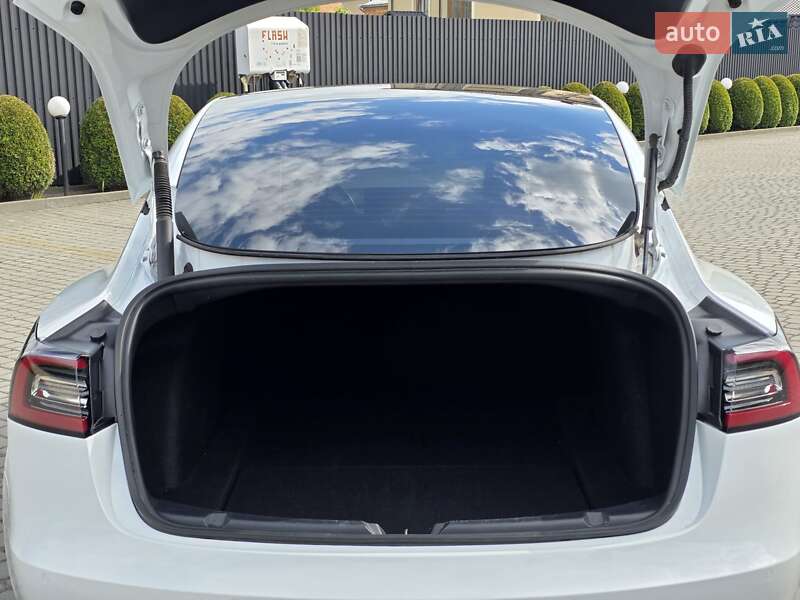 Седан Tesla Model 3 2021 в Львові