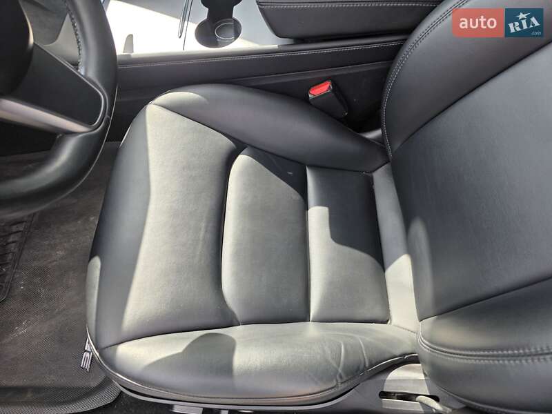 Седан Tesla Model 3 2021 в Львові