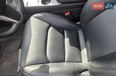 Седан Tesla Model 3 2021 в 