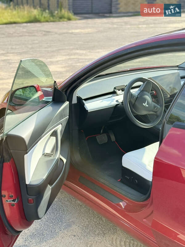 Седан Tesla Model 3 2020 в Рівному