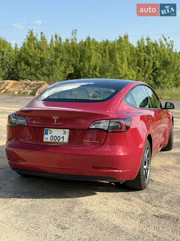 Седан Tesla Model 3 2020 в Рівному