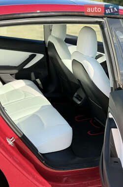 Седан Tesla Model 3 2020 в 