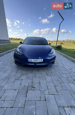 Седан Tesla Model 3 2021 в 