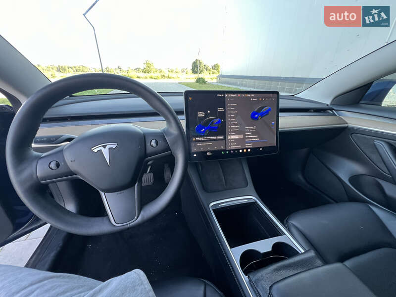 Седан Tesla Model 3 2021 в Здолбунове