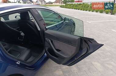Седан Tesla Model 3 2019 в 