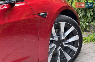 Седан Tesla Model 3 2024 в 