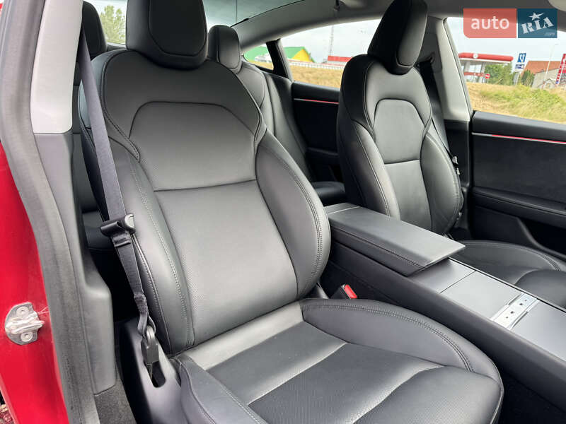 Седан Tesla Model 3 2024 в Стрые