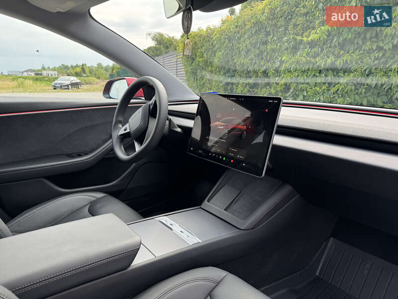 Седан Tesla Model 3 2024 в Стрые