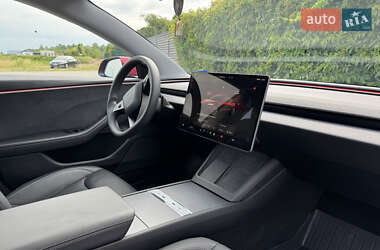 Седан Tesla Model 3 2024 в 