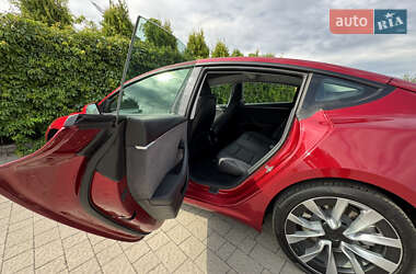 Седан Tesla Model 3 2024 в 