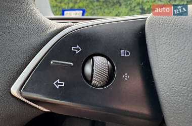 Седан Tesla Model 3 2024 в 