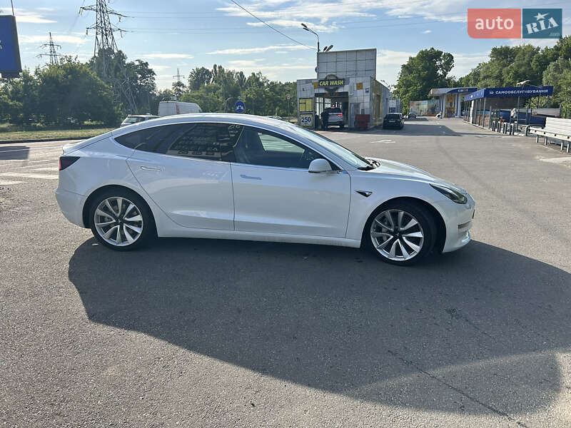 Седан Tesla Model 3 2018 в Киеве