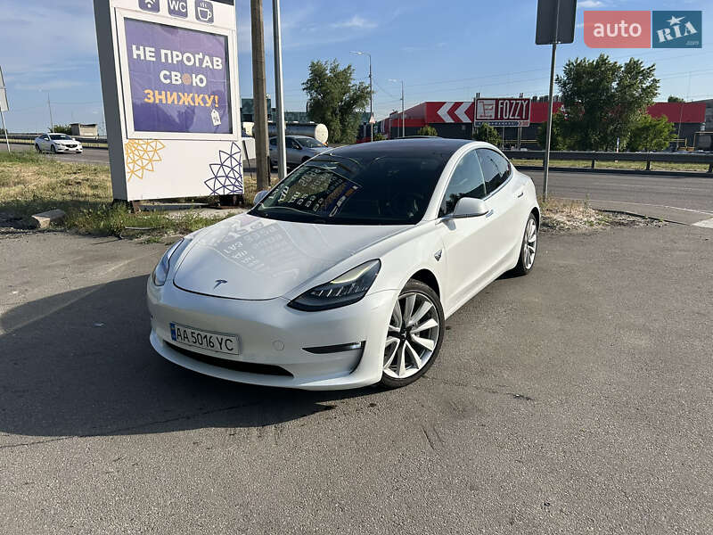 Седан Tesla Model 3 2018 в Киеве