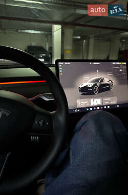 Седан Tesla Model 3 2023 в 