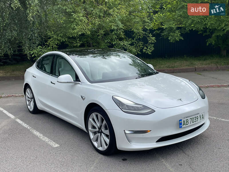 Седан Tesla Model 3 2020 в 