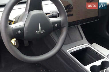 Седан Tesla Model 3 2022 в 