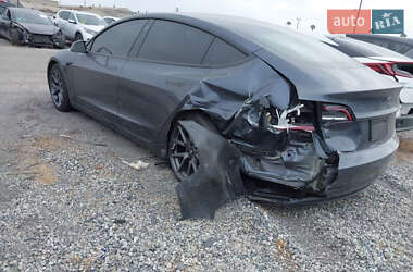 Седан Tesla Model 3 2022 в 
