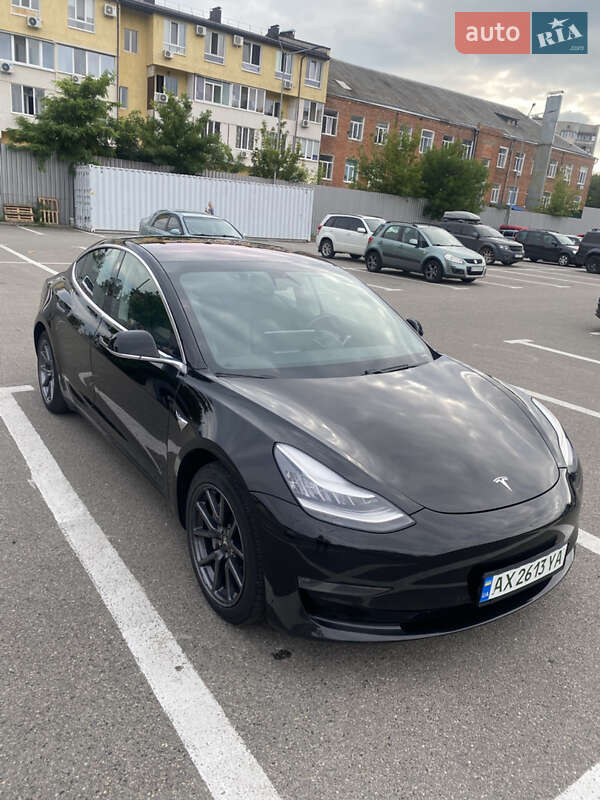 Седан Tesla Model 3 2019 в 
