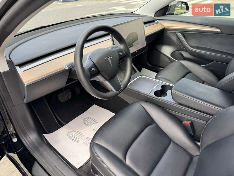 Седан Tesla Model 3 2022 в 