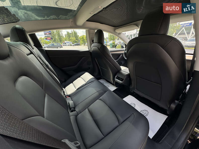 Седан Tesla Model 3 2022 в Хмельницком