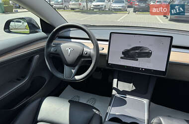 Седан Tesla Model 3 2022 в 