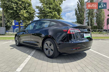 Седан Tesla Model 3 2022 в 