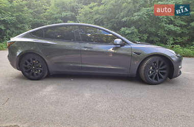 Седан Tesla Model 3 2021 в 