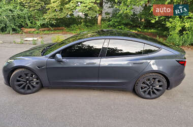 Седан Tesla Model 3 2021 в 