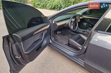 Седан Tesla Model 3 2021 в 