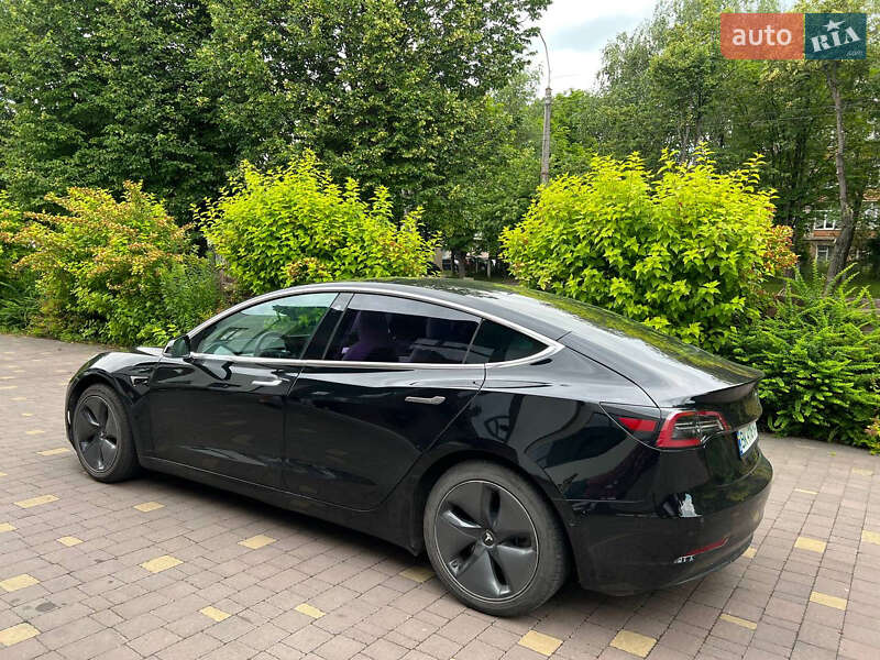 Седан Tesla Model 3 2019 в Ровно